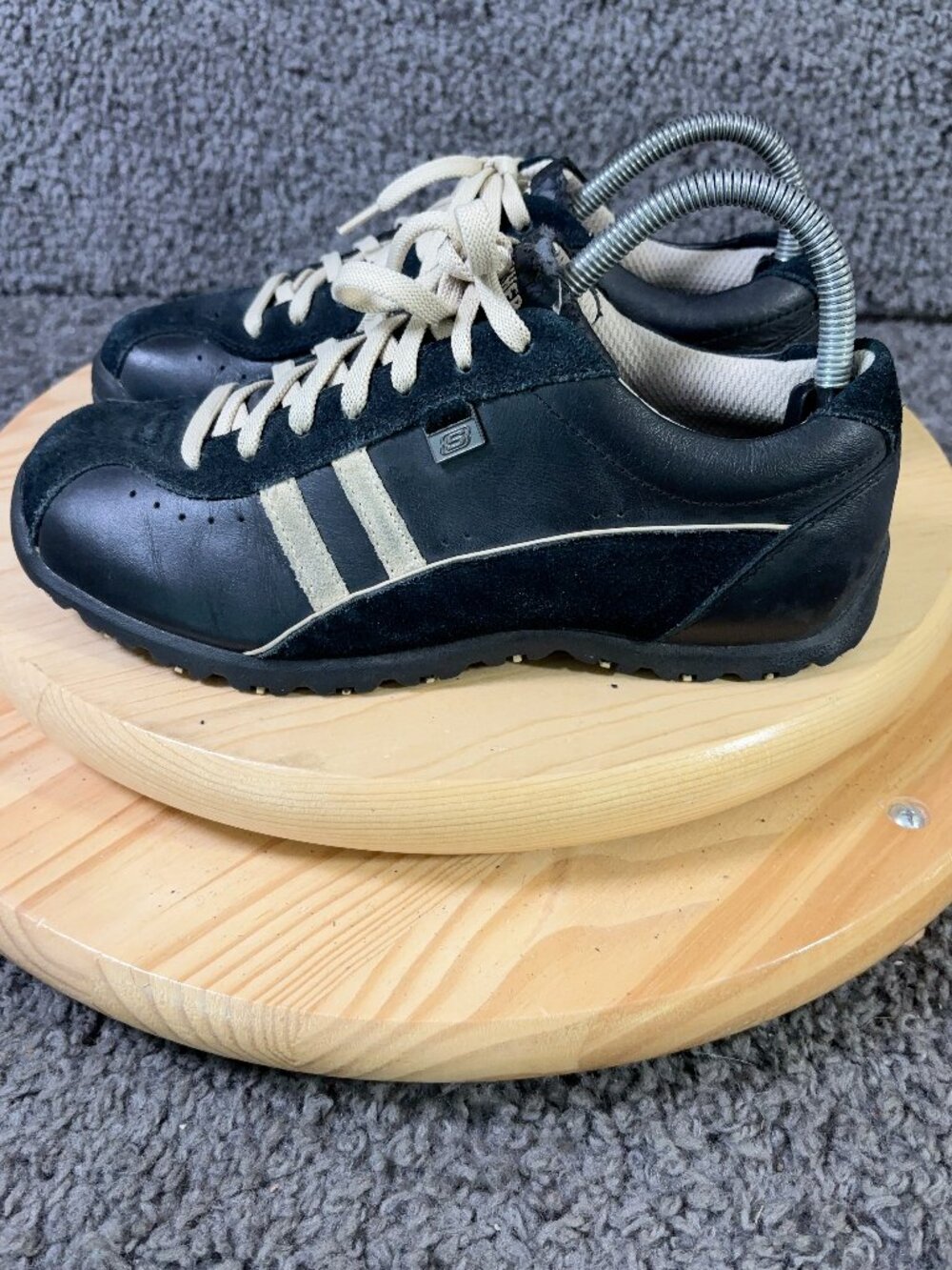 Skechers Shoes Vintage Y2K Women Size 8 Black Cream Leather Suede Casual Sneaker